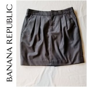 Banana Republic Skirt Gray size 2